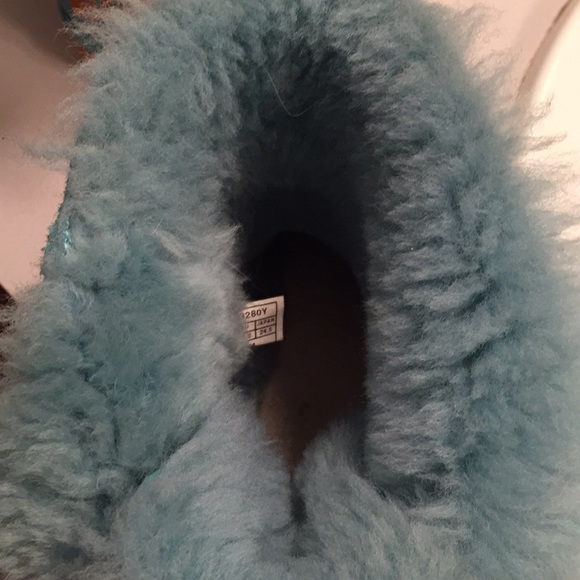 Authentic Blue bailey bow uggs - Picture 4 of 6